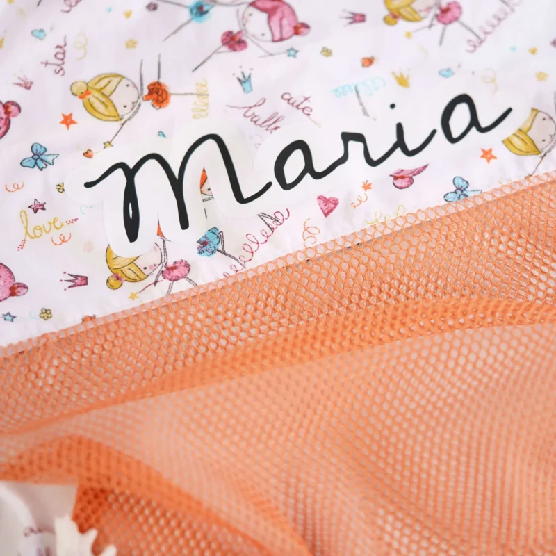 Saco de praia personalizado com nome, tecido colorido e rede anti-areia