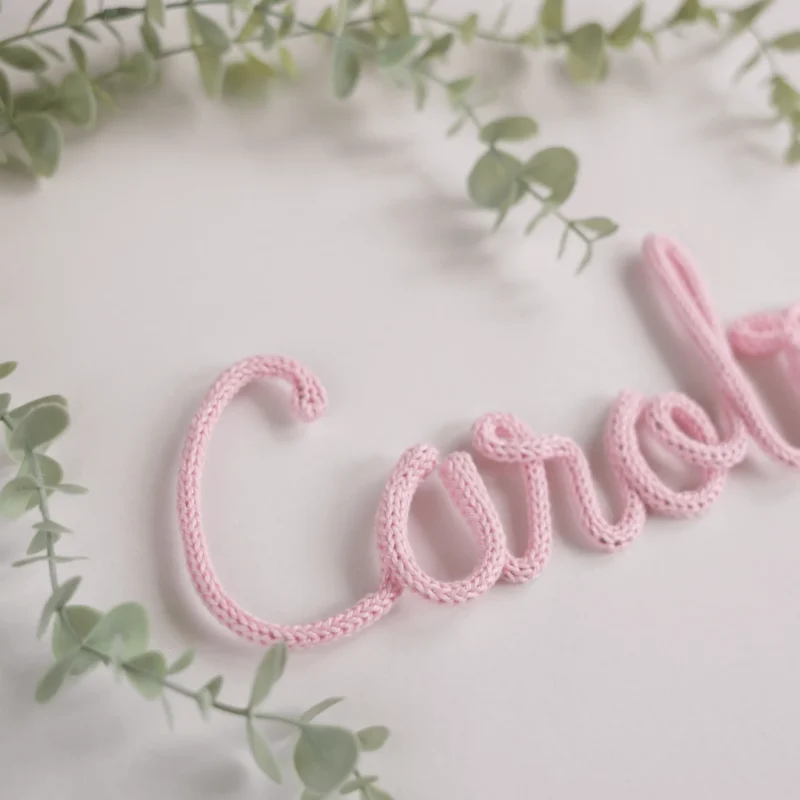 Nome Carolina personalizado feito em crochet
