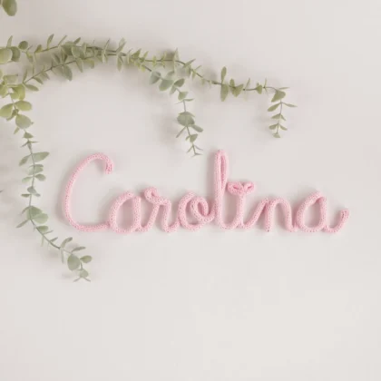 Nome Carolina personalizado feito em crochet
