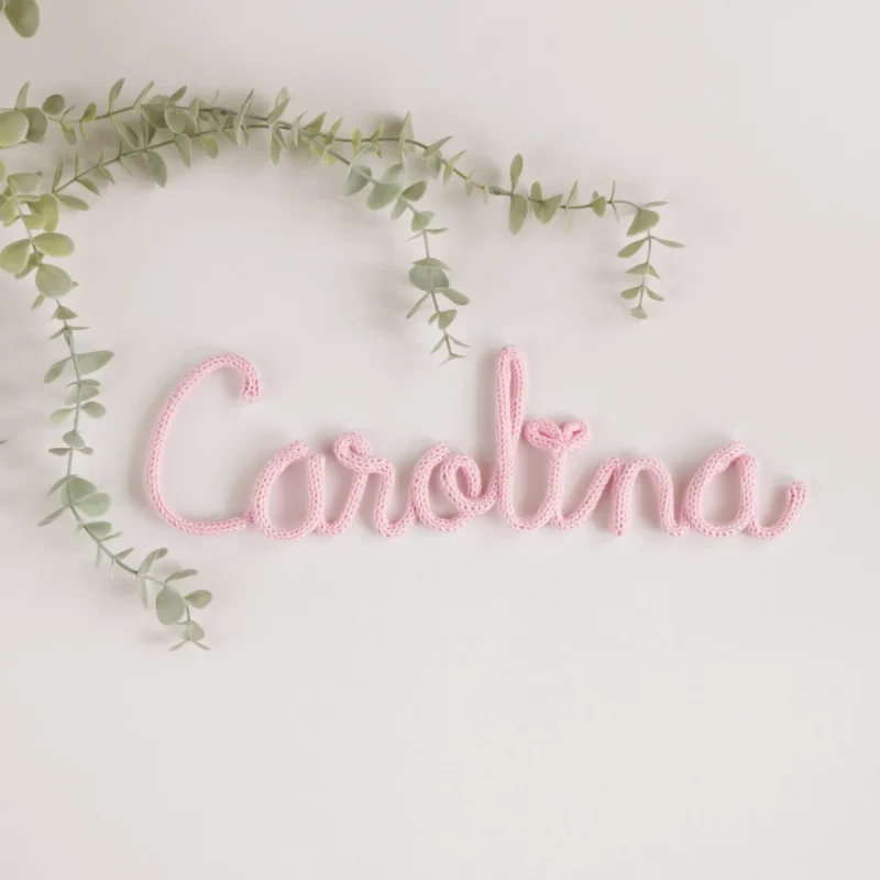 Nome Carolina personalizado feito em crochet