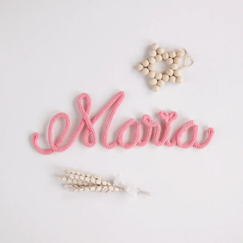 Nome personalizado feito em crochet