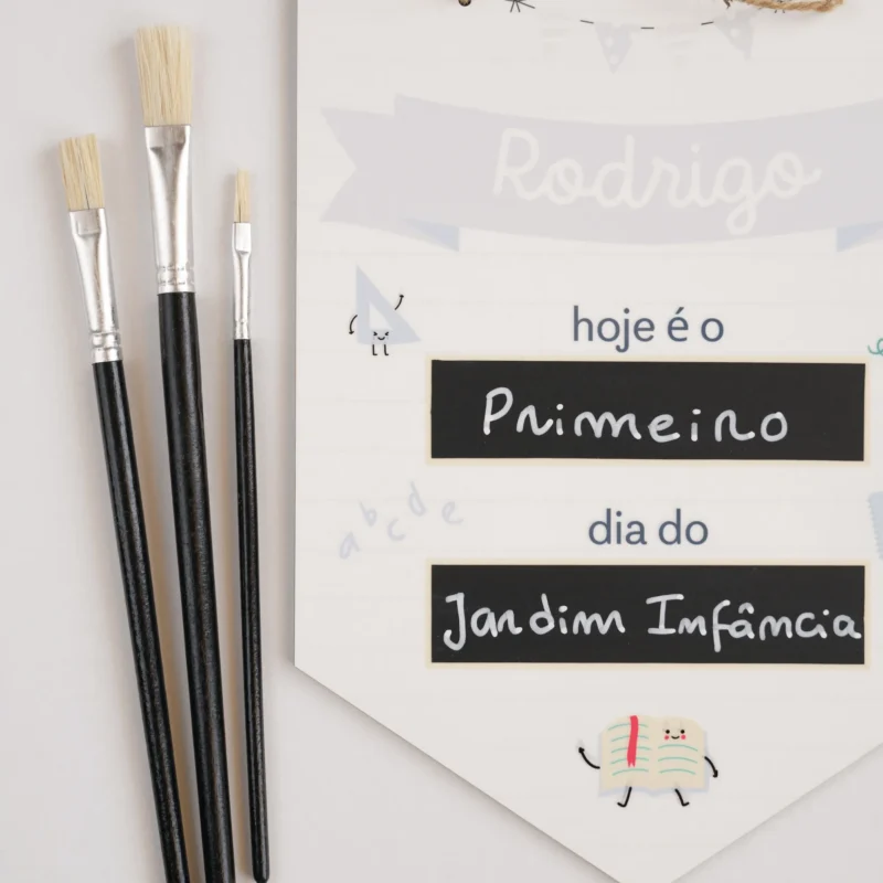 Bandeirola personalizada com nome e quadros de giz, ideal para registar o primeiro e o último dia de cada ano escolar