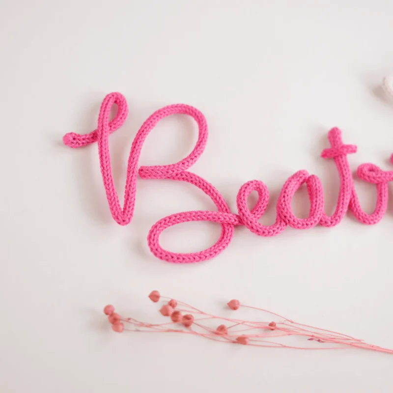 Nome Beatriz personalizado feito em crochet