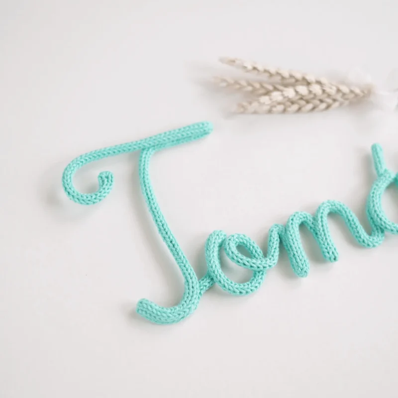 Nome Tomás personalizado feito em crochet